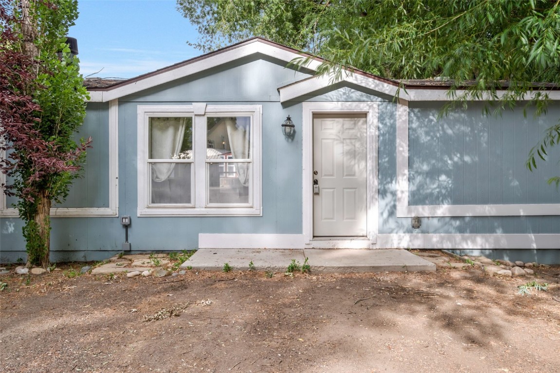 549 E Washington Avenue Property Photo 1
