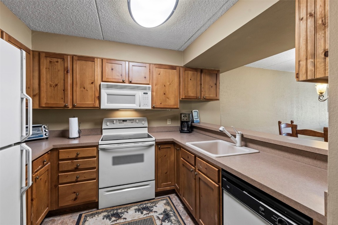 413 W La Bonte Street 102 Property Photo 11