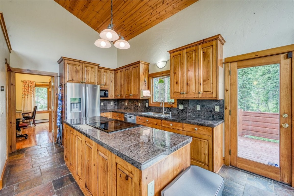 0453 Cr 672 Property Photo 1