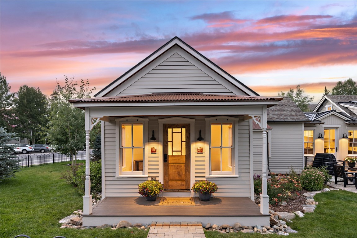 300 E Washington Avenue Property Photo 6