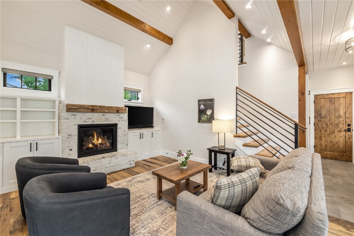 300 E Washington Avenue Property Photo 10