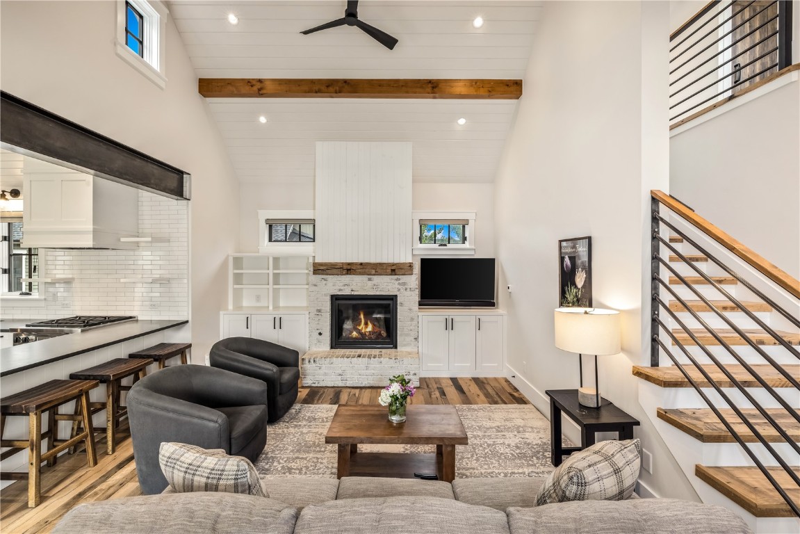 300 E Washington Avenue Property Photo 11