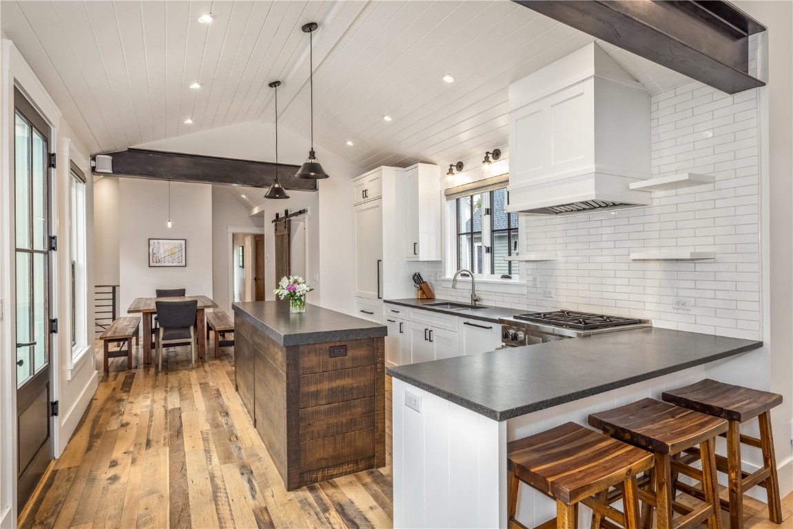 300 E Washington Avenue Property Photo 12