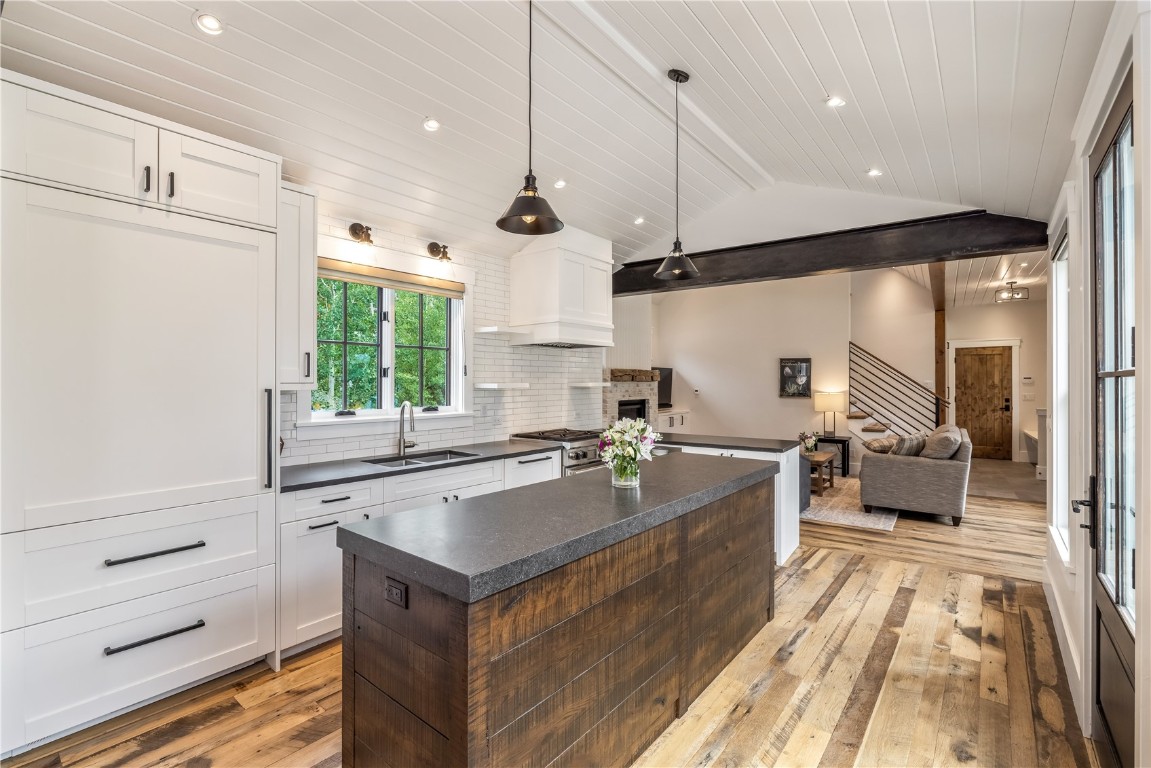 300 E Washington Avenue Property Photo 14