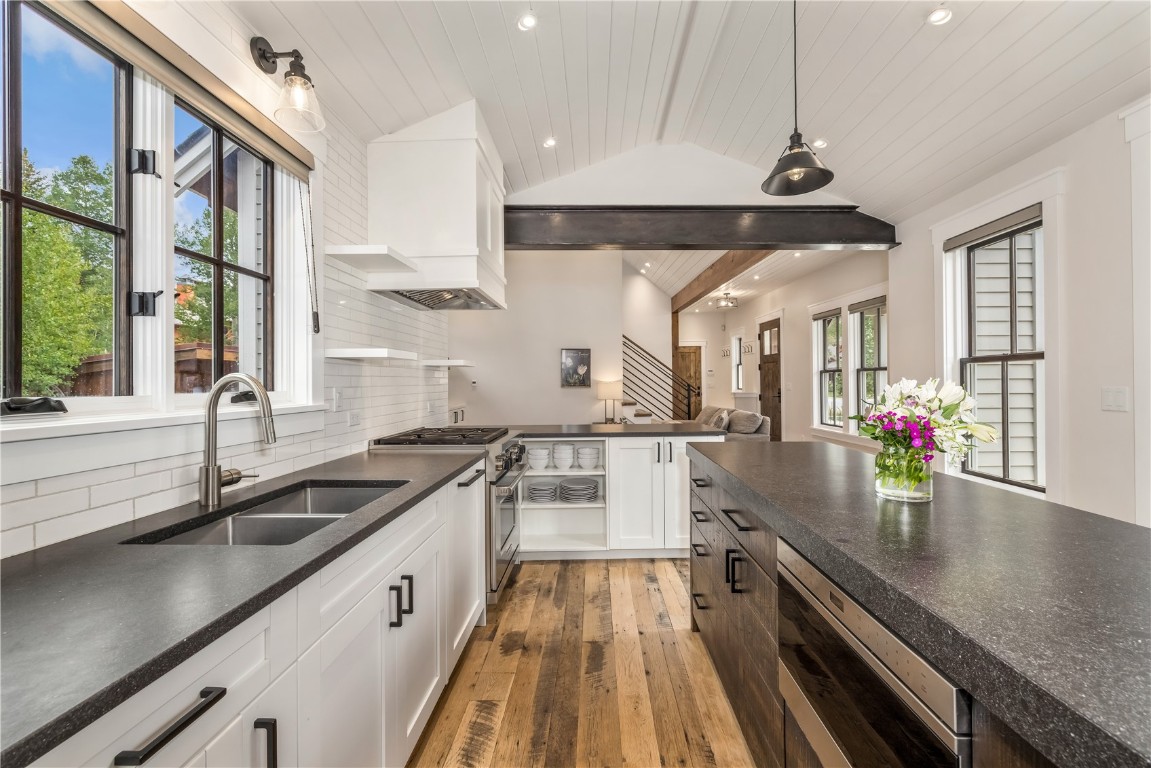 300 E Washington Avenue Property Photo 15