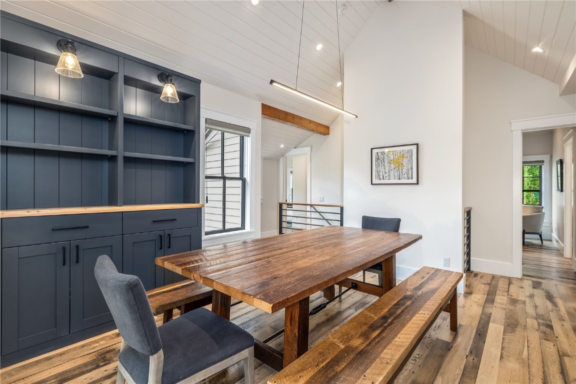 300 E Washington Avenue Property Photo 17