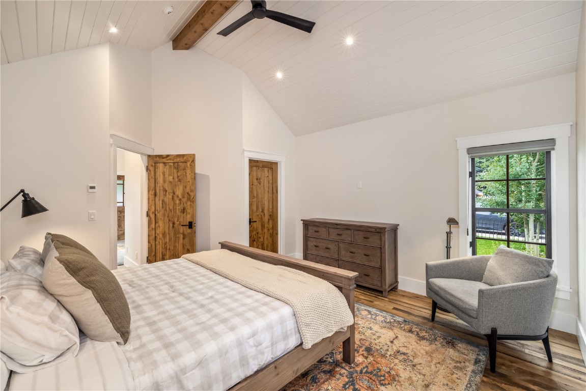 300 E Washington Avenue Property Photo 18