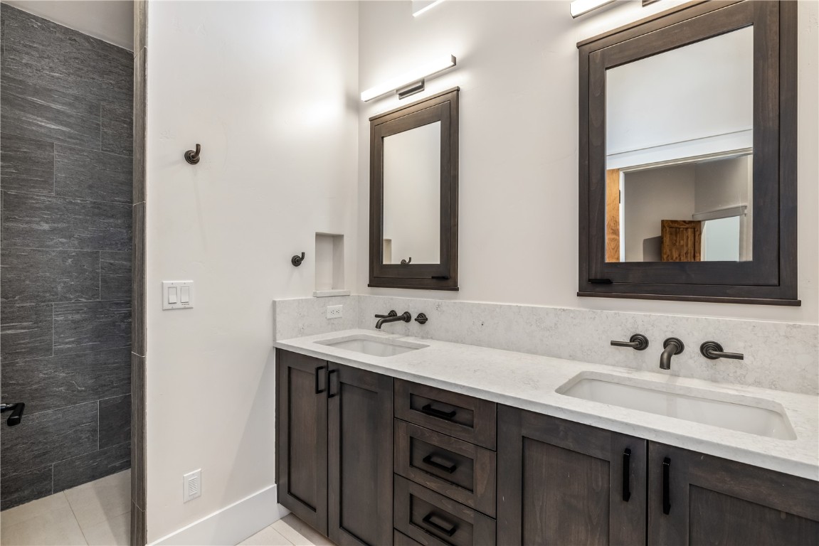 300 E Washington Avenue Property Photo 20