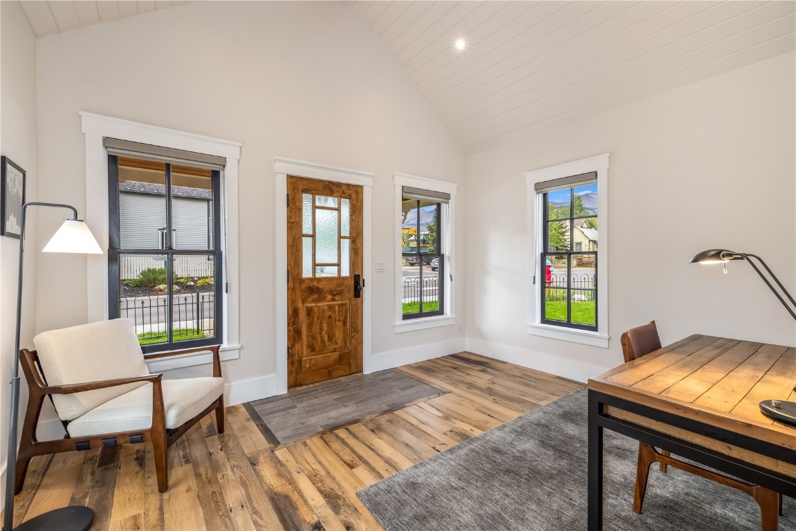 300 E Washington Avenue Property Photo 22