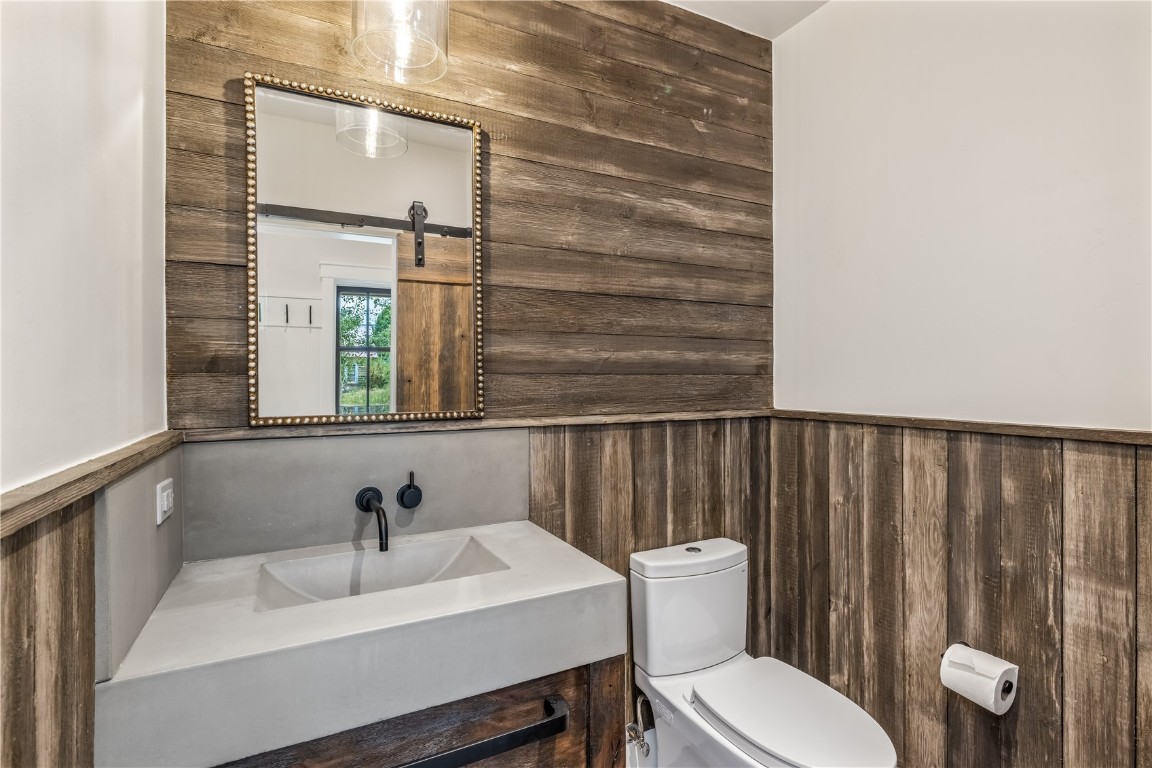 300 E Washington Avenue Property Photo 25