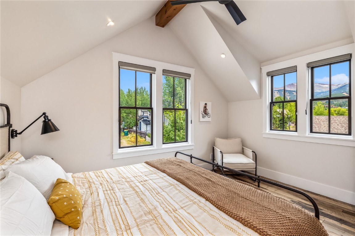 300 E Washington Avenue Property Photo 27