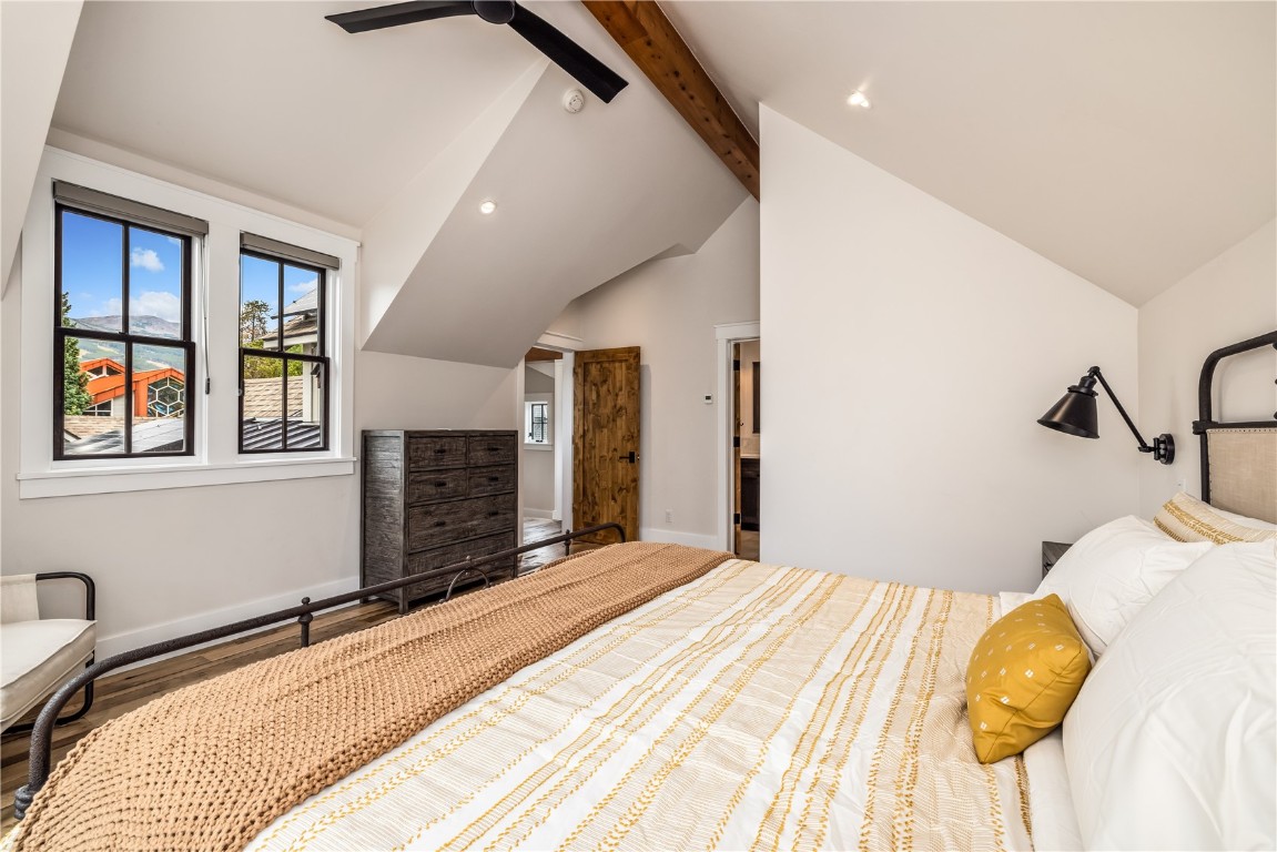 300 E Washington Avenue Property Photo 28