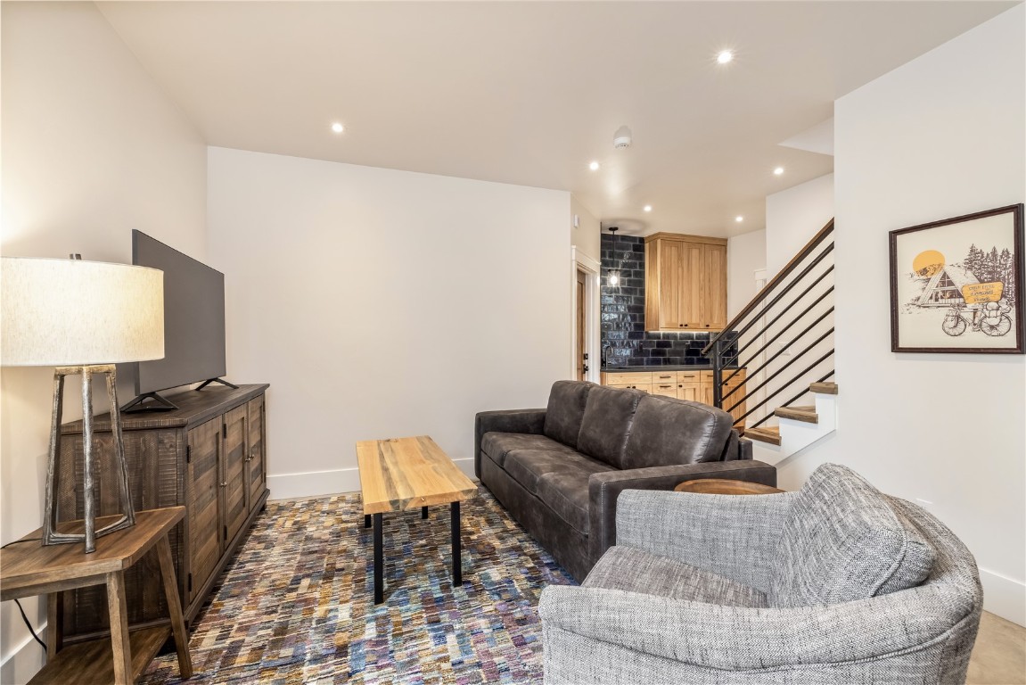 300 E Washington Avenue Property Photo 31