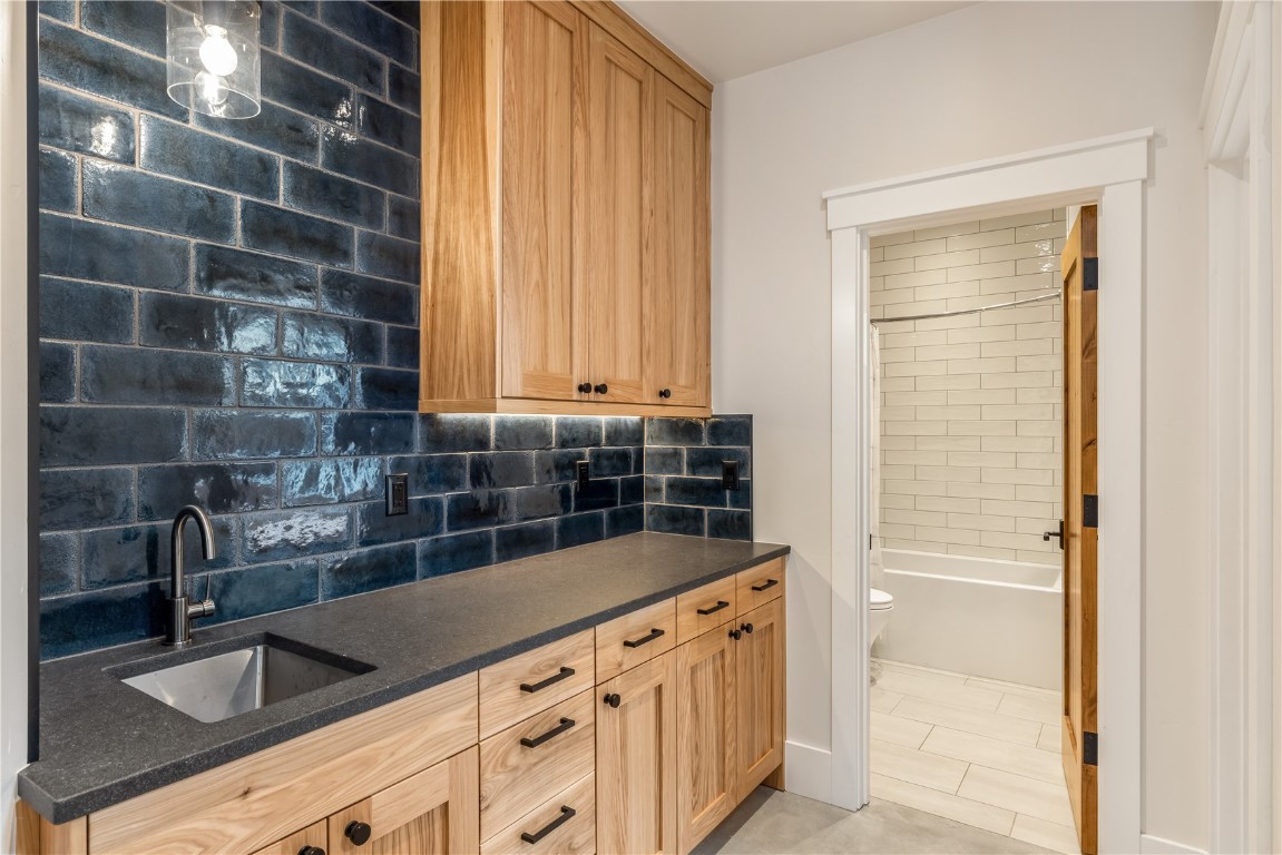 300 E Washington Avenue Property Photo 35