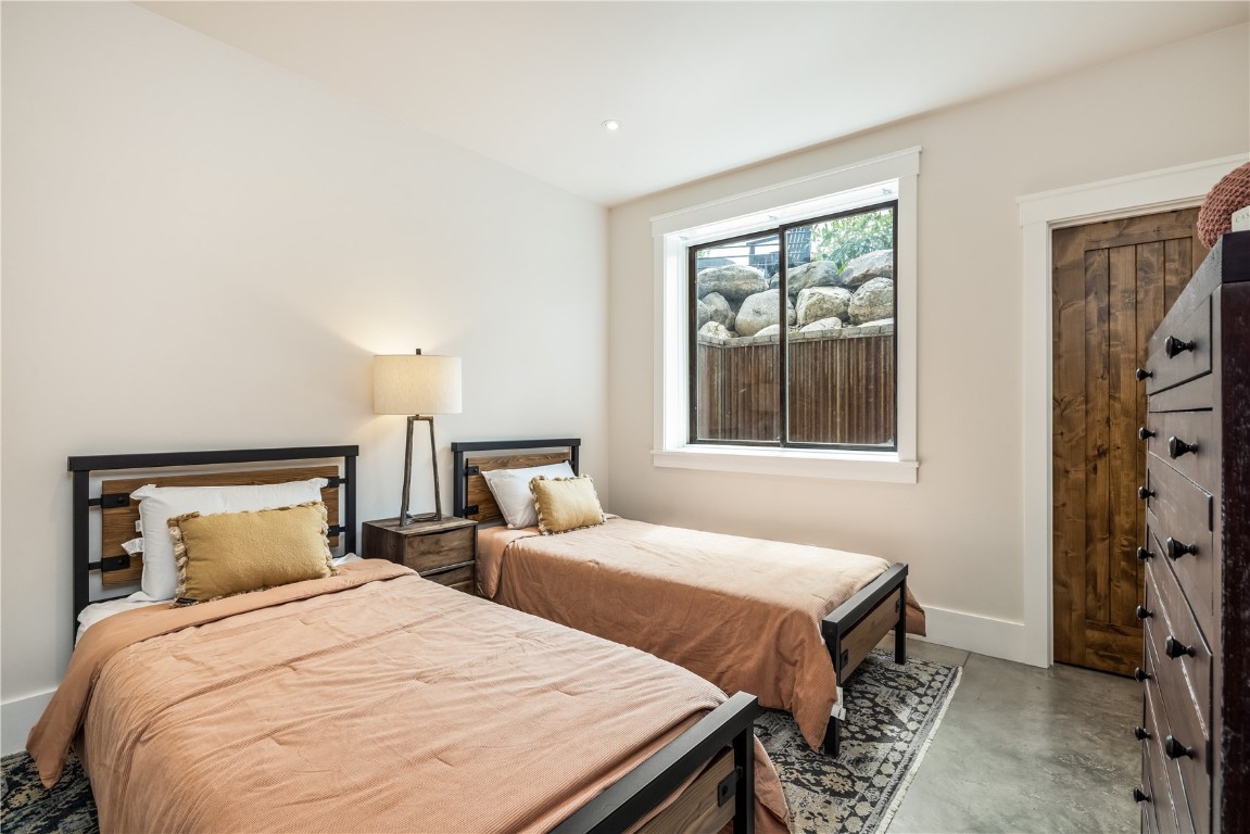 300 E Washington Avenue Property Photo 36