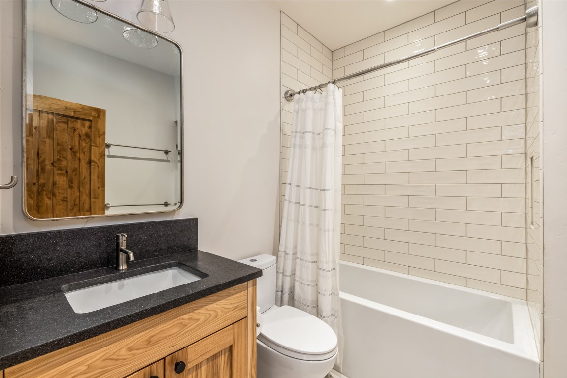 300 E Washington Avenue Property Photo 37