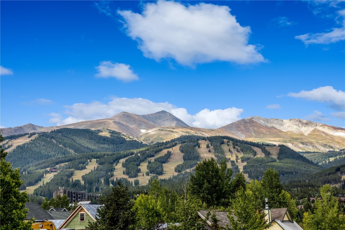 300 E Washington Avenue Property Photo 43