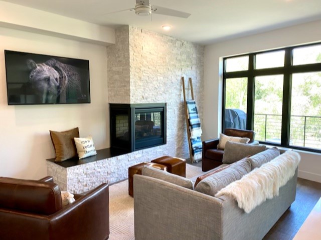 930 Blue River Parkway 933 Property Photo 1