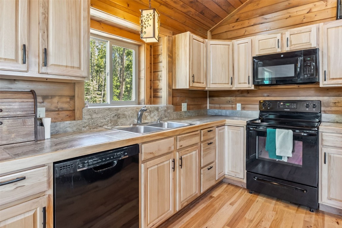 889 Venture Road Property Photo 10