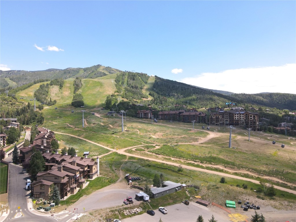 1920 Ski Time Square Drive 208 Property Photo 12