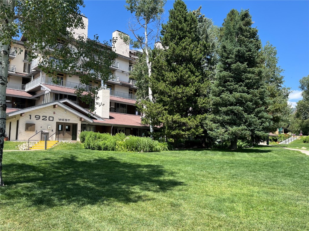 1920 Ski Time Square Drive 208 Property Photo 17