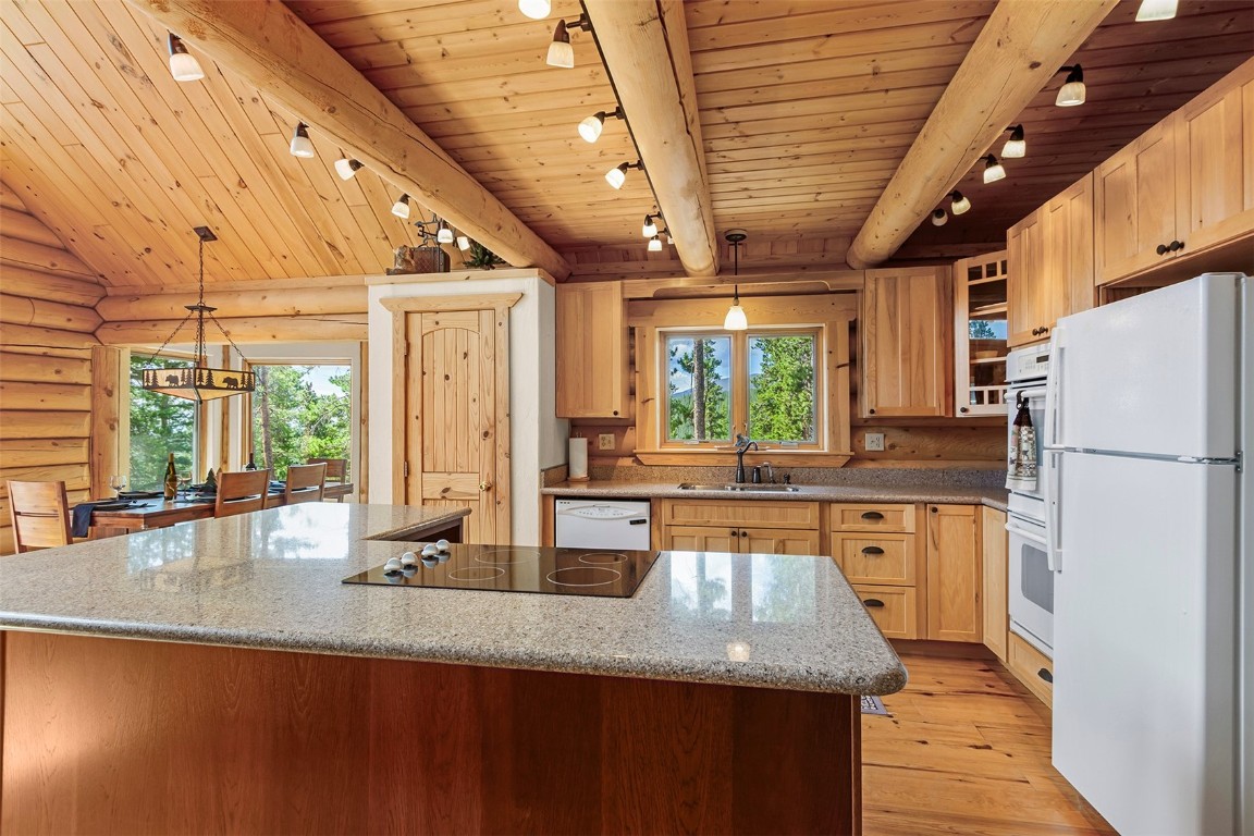 725 Zebulon Street Property Photo 8