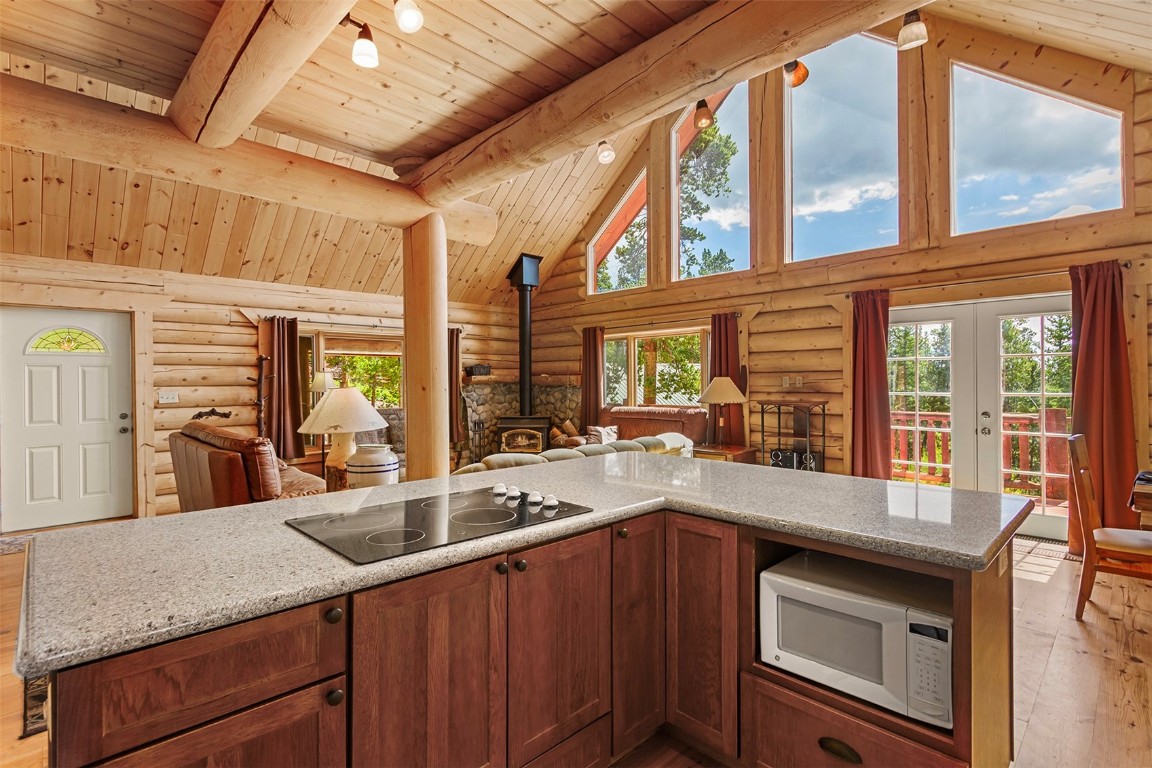 725 Zebulon Street Property Photo 9