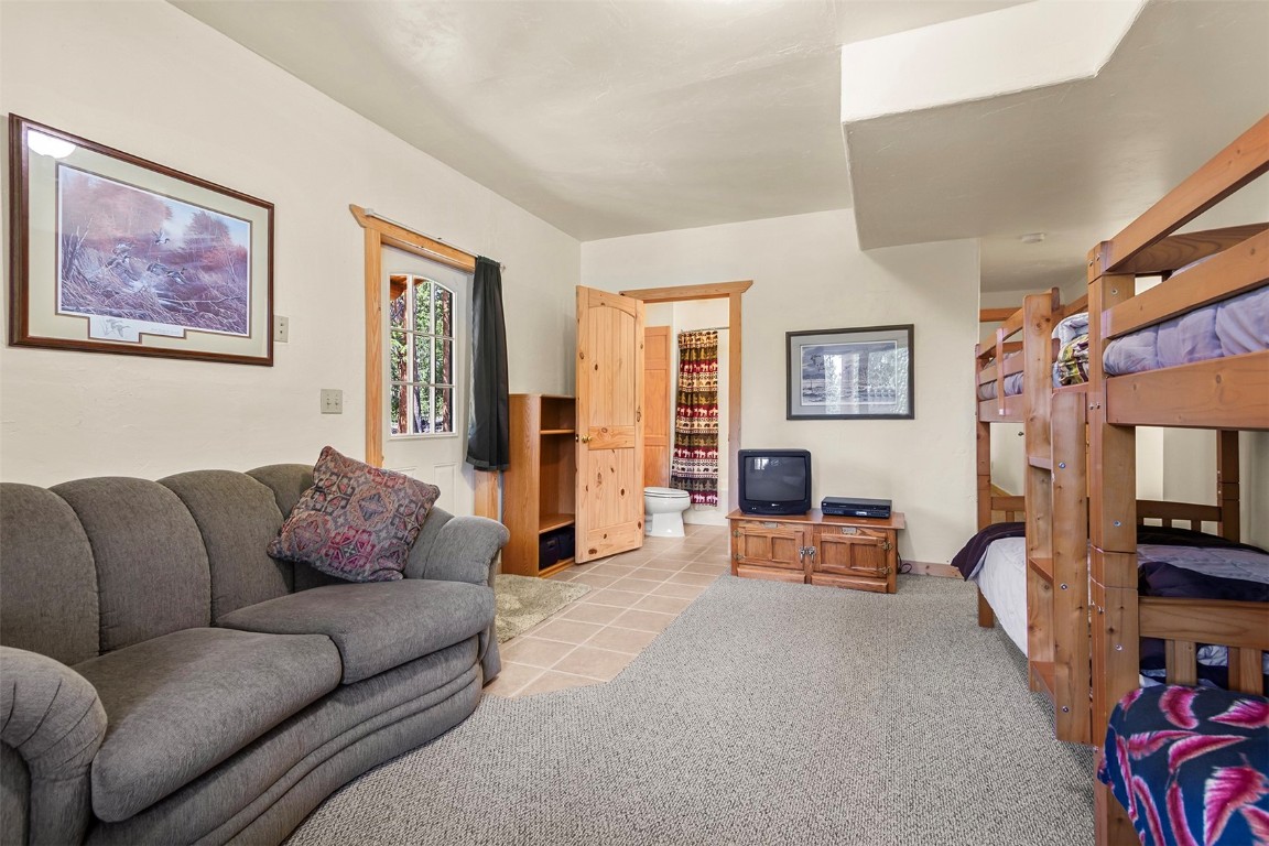 725 Zebulon Street Property Photo 28