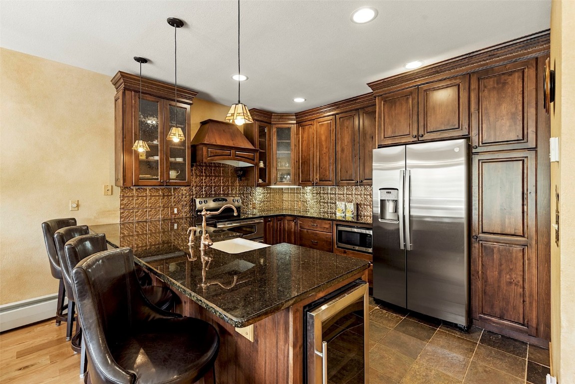 705 Four Oclock Road M4 Property Photo 8