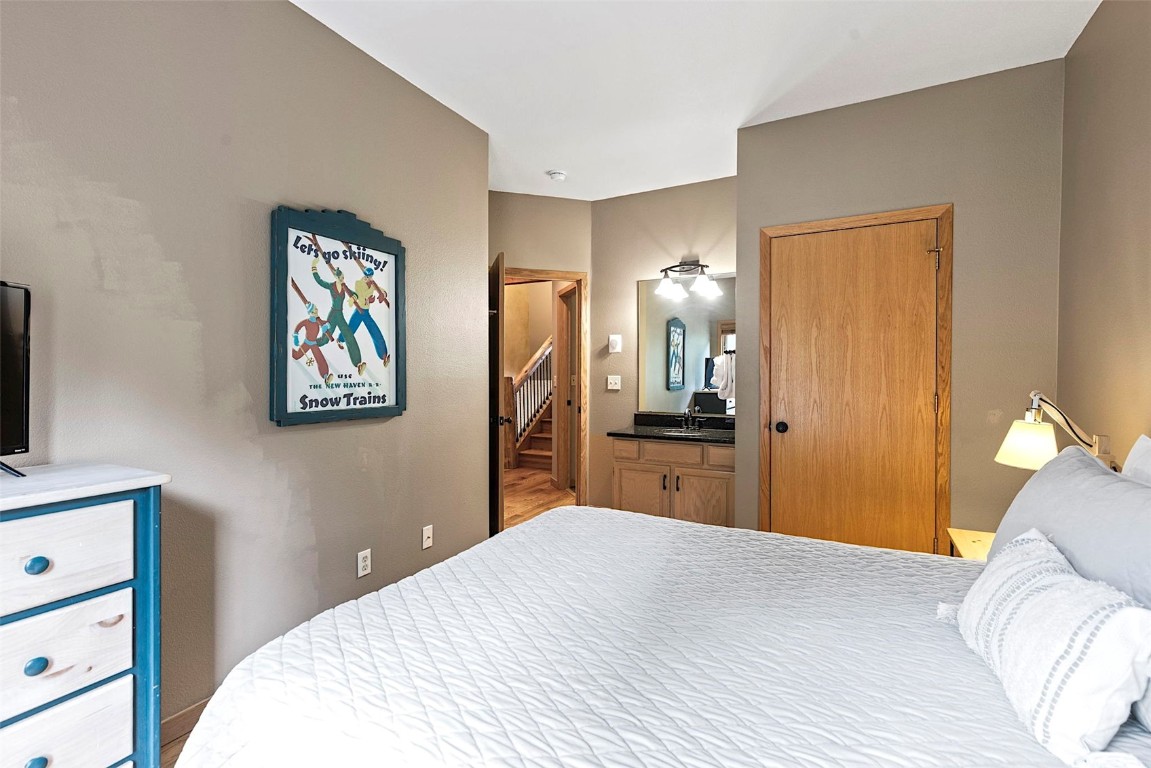 705 Four Oclock Road M4 Property Photo 15