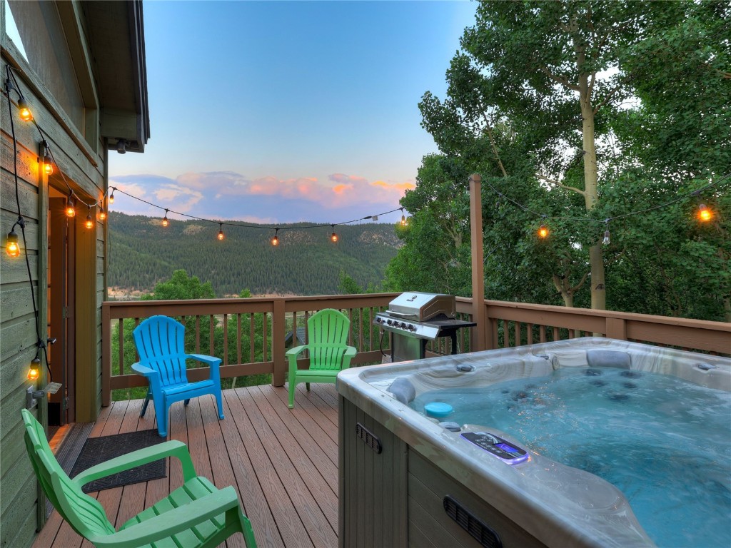 1095 Quartzville Property Photo 1