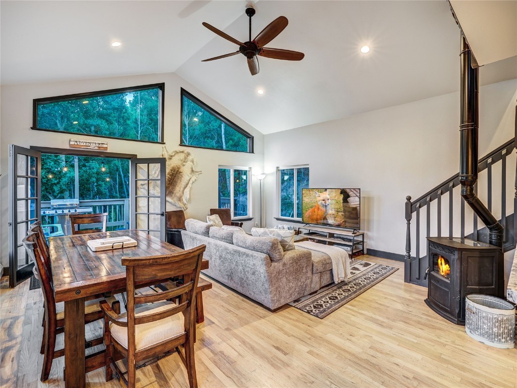 1095 Quartzville Property Photo 2