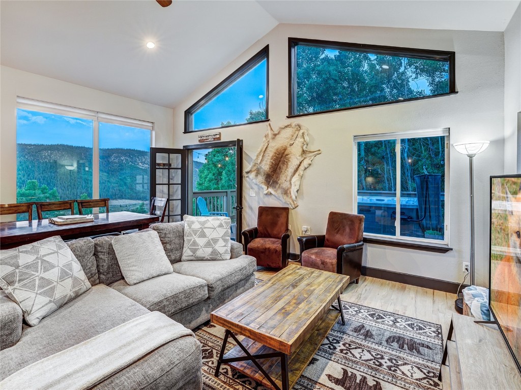 1095 Quartzville Property Photo 8