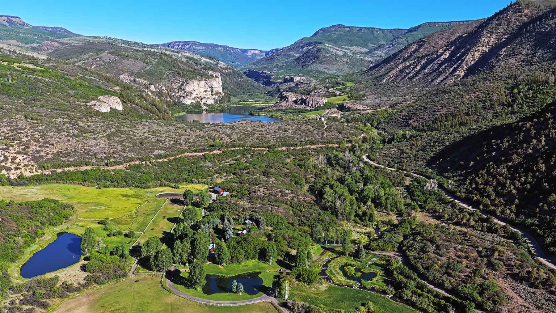 2650 Sweetwater Road Property Photo 3