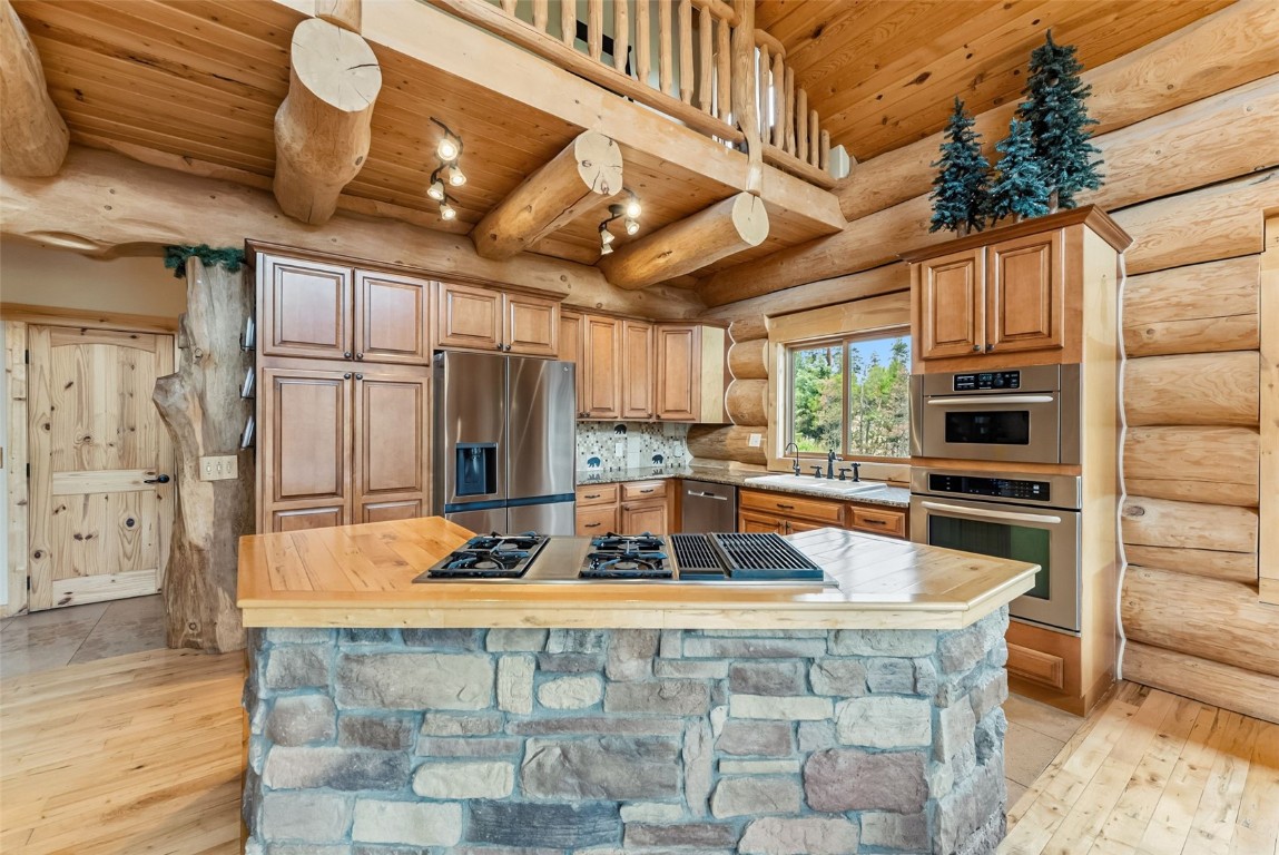 615 Piney Acres CIRCLE