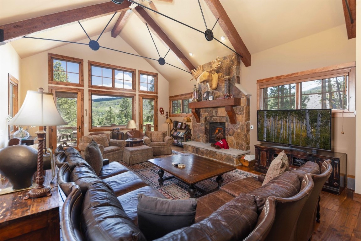 2176 Highlands Drive Property Photo 3