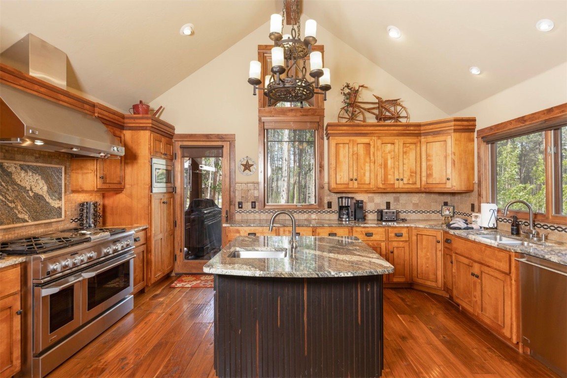 2176 Highlands Drive Property Photo 6