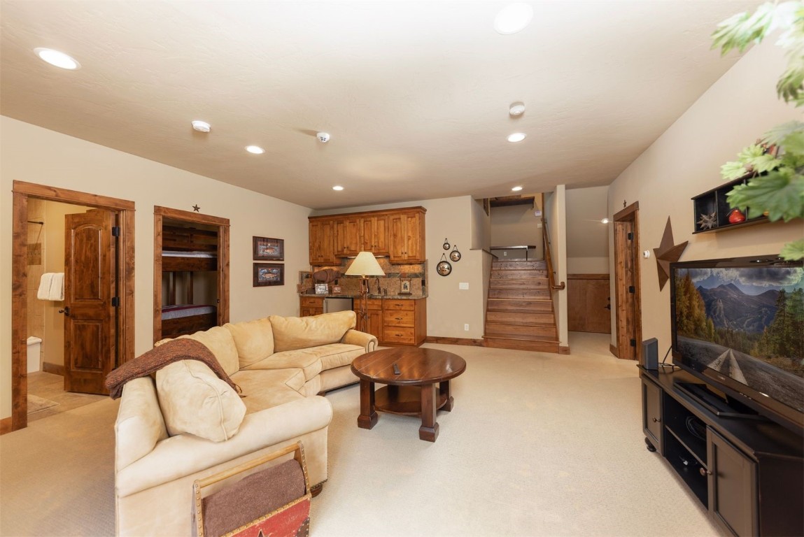 2176 Highlands Drive Property Photo 18