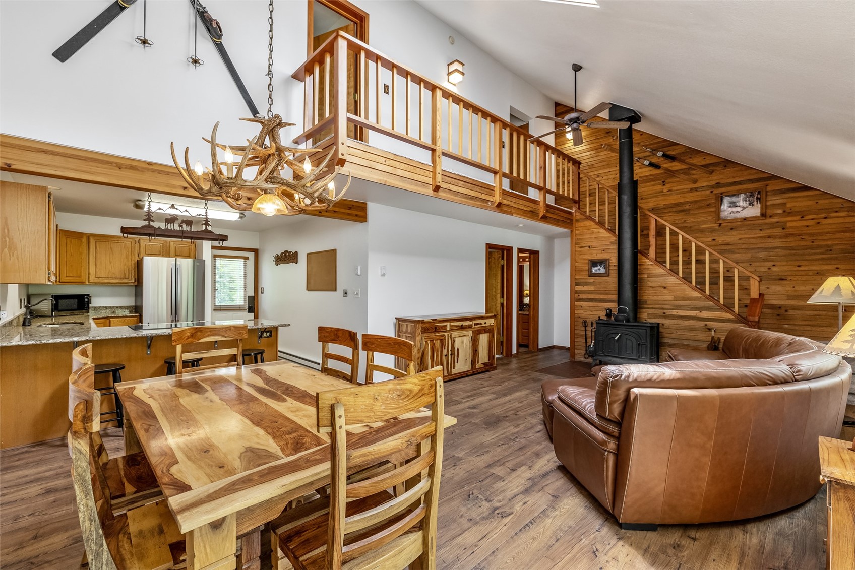 132 Burgundy CIRCLE Property Photo 1