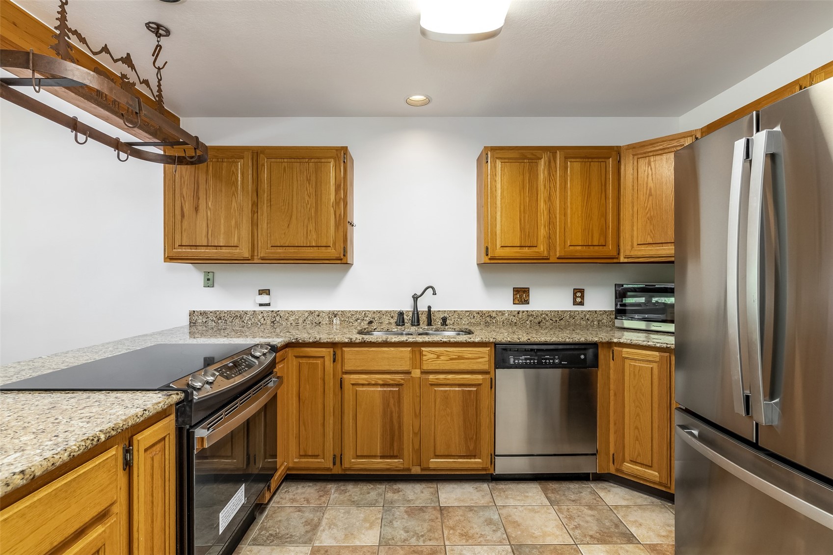 132 Burgundy Circle Property Photo 5