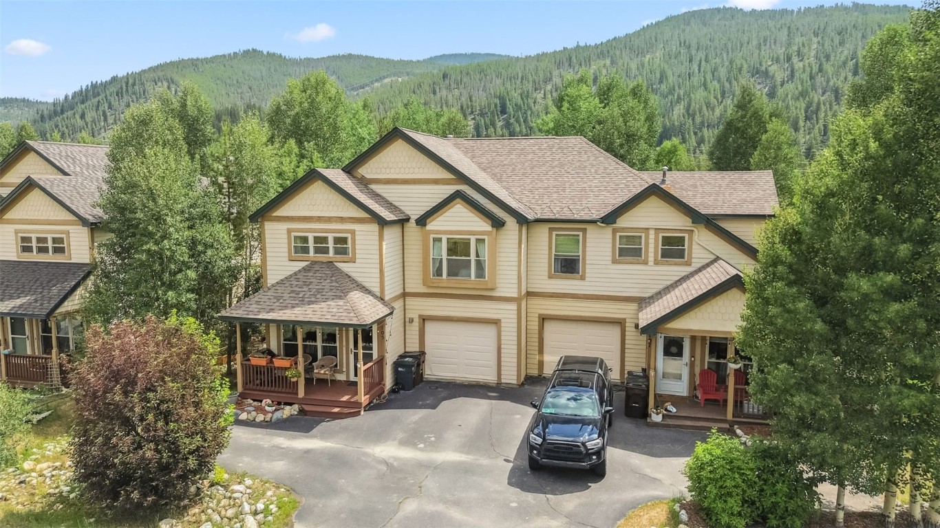 105 Alpensee Drive Property Photo 1