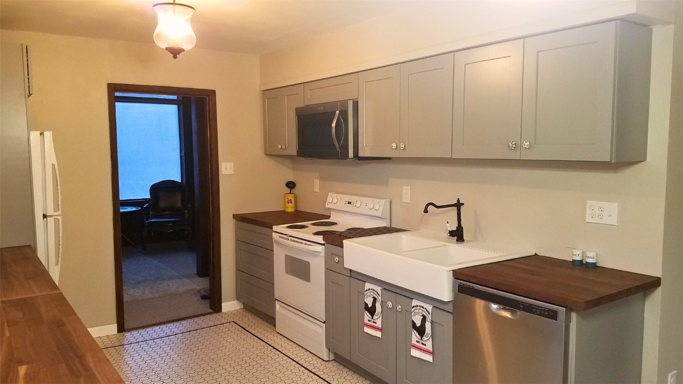 56 S Main Street Property Photo 6