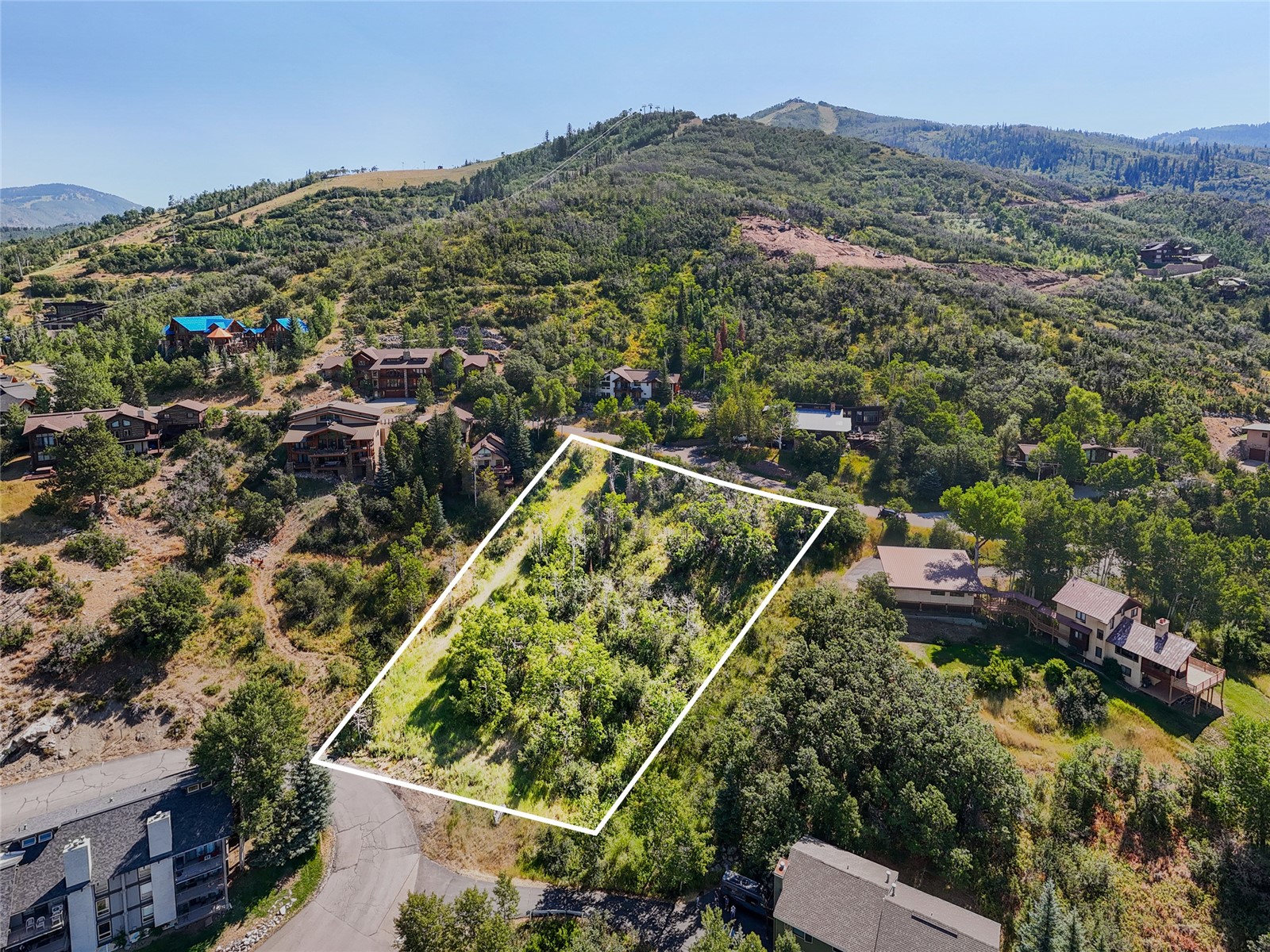 2725 Ski Trail Lane Property Photo 1