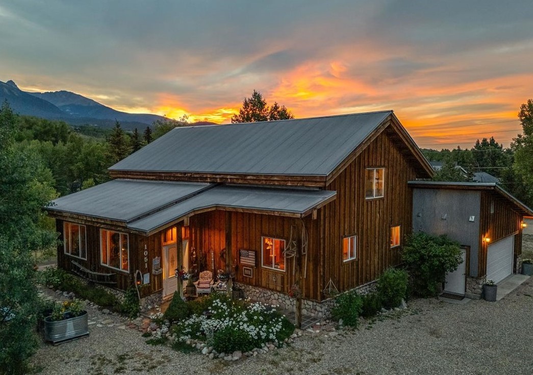 1051 Mesa DRIVE