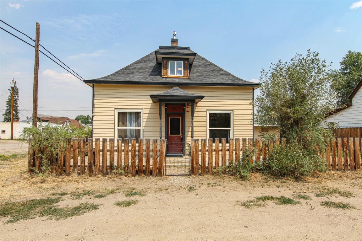 210 S 3rd Street Property Photo 1