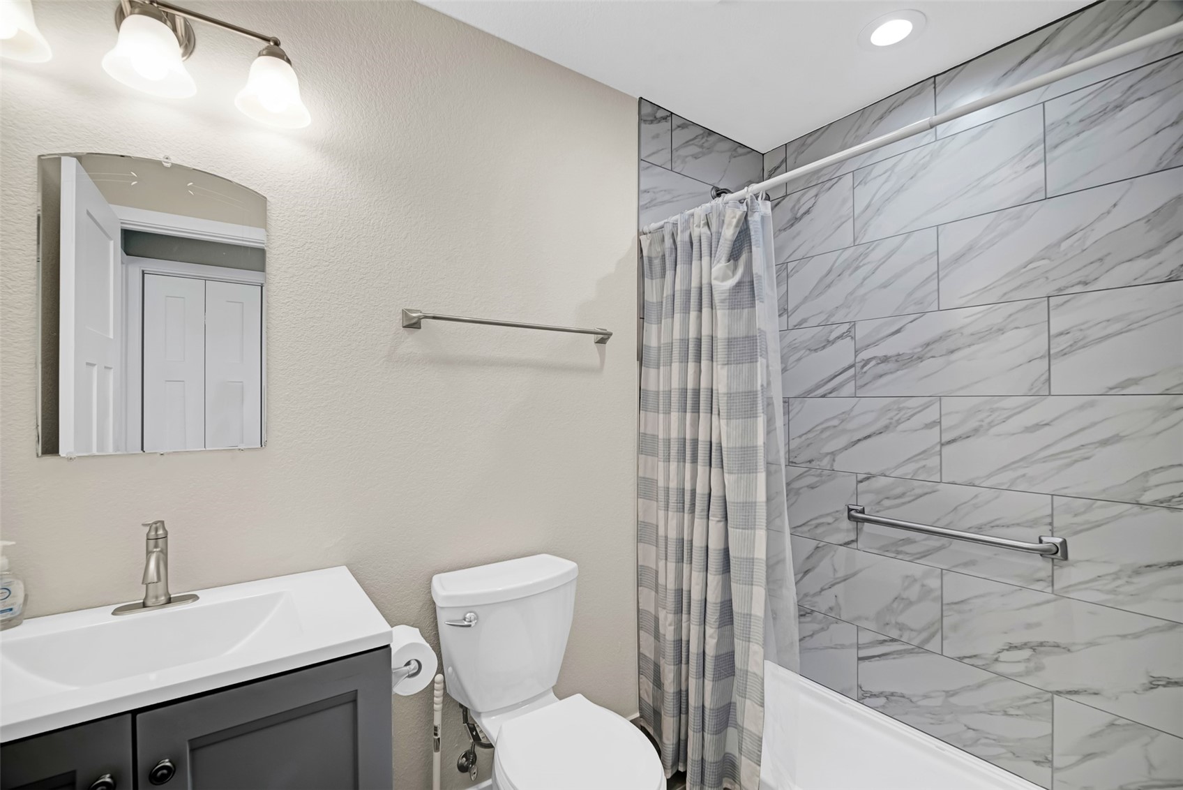 207 Overland Circle Property Photo 7