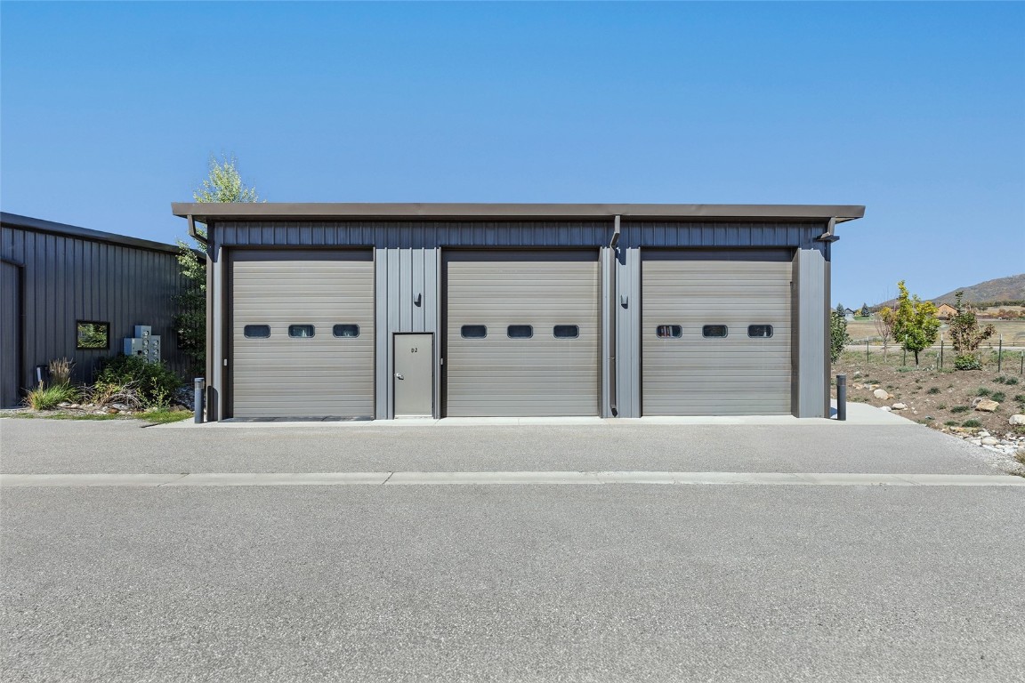 2530 Aviator Court D2 Property Photo 1