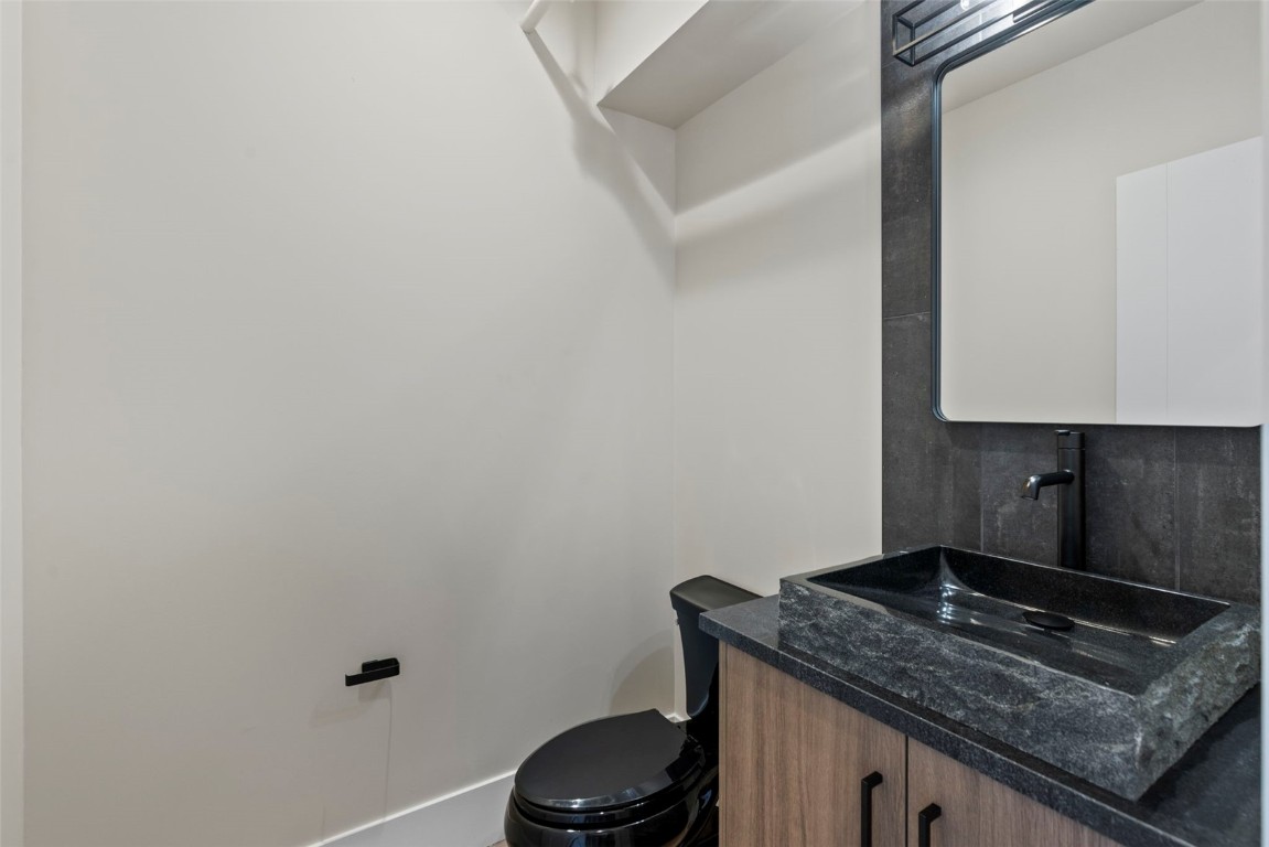 310 E Main Street 202 Property Photo 24