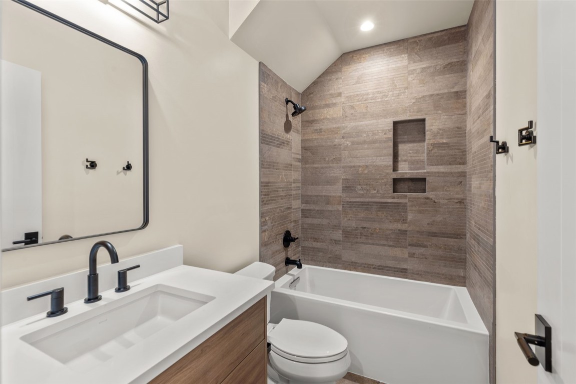 310 E Main Street 204 Property Photo 32