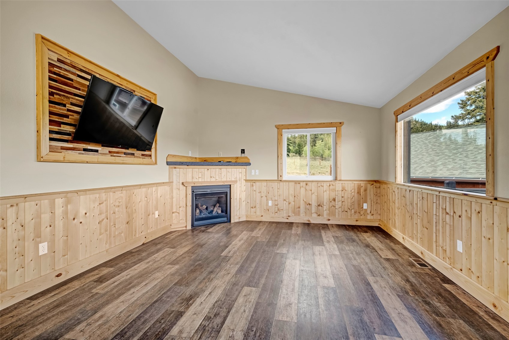 2491 Stagestop Road Property Photo 8